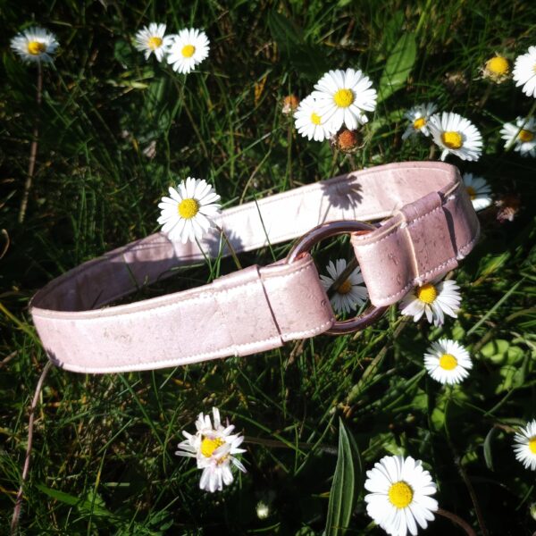 Porte-médaille en cuir de liège rose